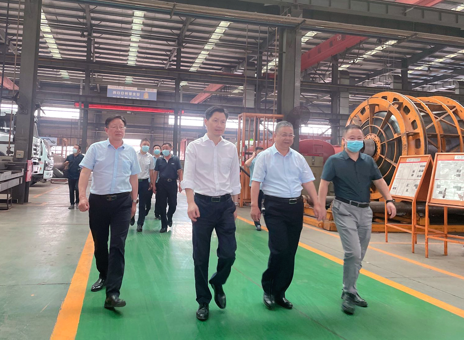市委常委、常務(wù)副市長甘國棟一行蒞臨楚勝汽車集團(tuán)調(diào)研